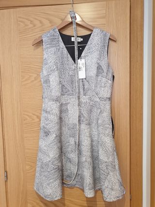 Vestido corto con cinturón