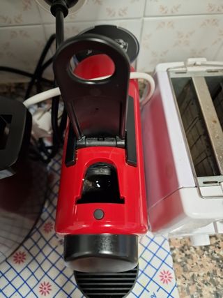 Nespresso De'Longhi Essenza Mini EN85.R - Cafetera