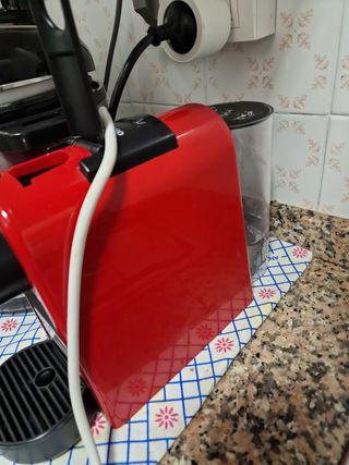 Nespresso De'Longhi Essenza Mini EN85.R - Cafetera