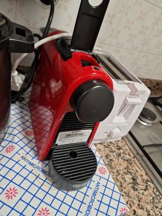 Nespresso De'Longhi Essenza Mini EN85.R - Cafetera