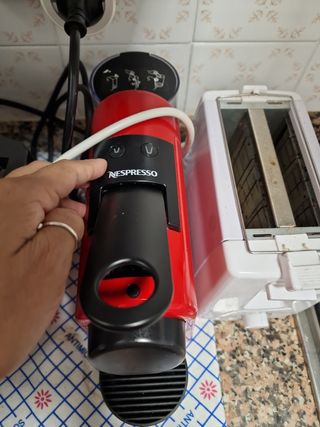 Nespresso De'Longhi Essenza Mini EN85.R - Cafetera