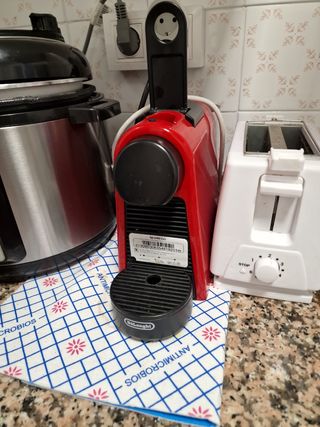 Nespresso De'Longhi Essenza Mini EN85.R - Cafetera