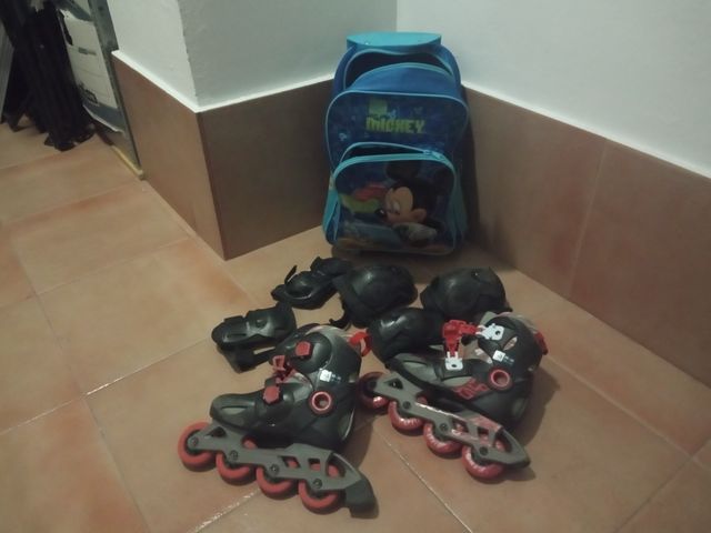 Patines en linea con protecciones y mochila 