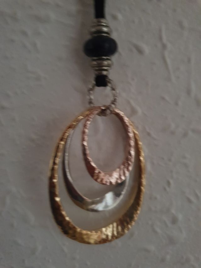 Collar. Muy bonito  sin estrenar !!