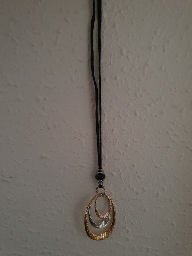 Collar. Muy bonito  sin estrenar !!