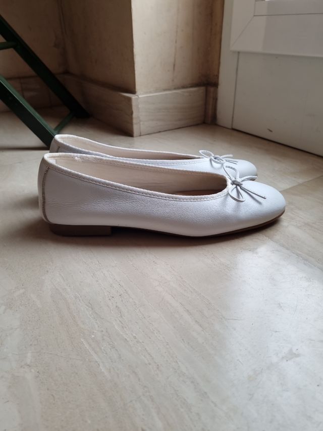 Manoletinas blancas de piel