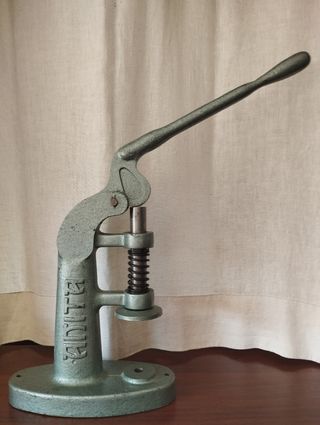 Máquina Remachadora