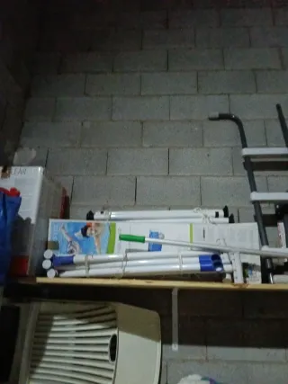 Piscina con bomba y escalera