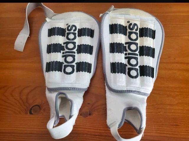 Espinilleras fútbol adidas