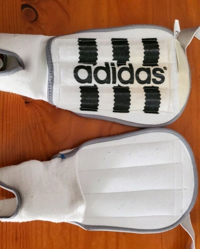 Espinilleras fútbol adidas