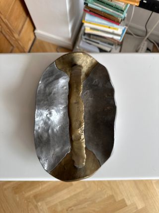 Escultura estilo brutalista Marshall