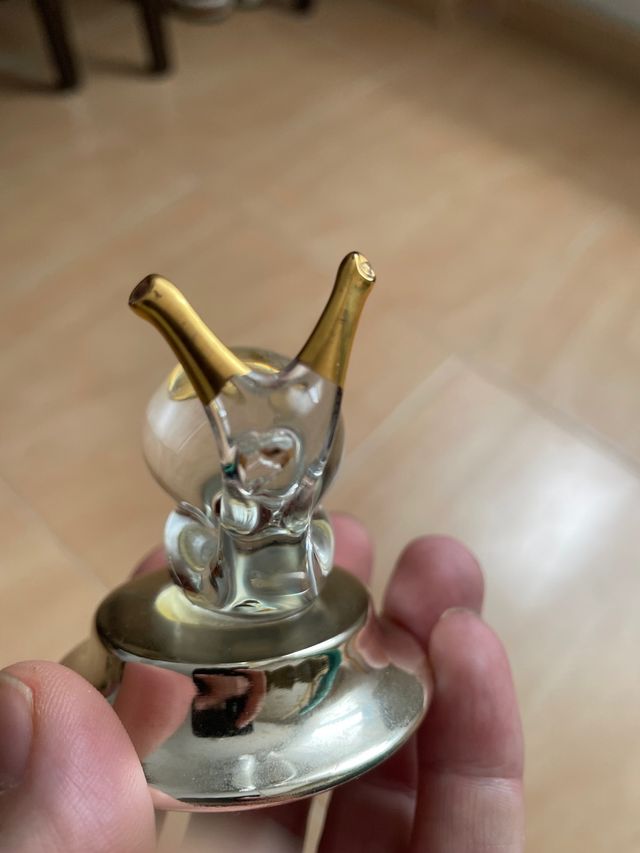 Caracol de metal y cristal