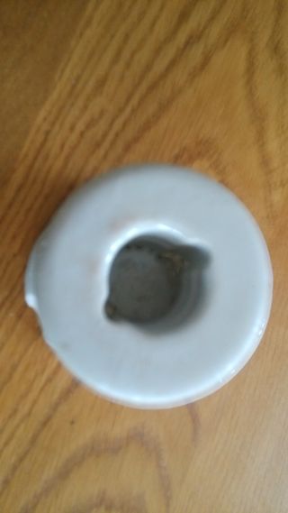 Antiguo aislante cerámica con cosque