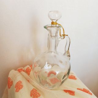 Antigua aceitera de cristal