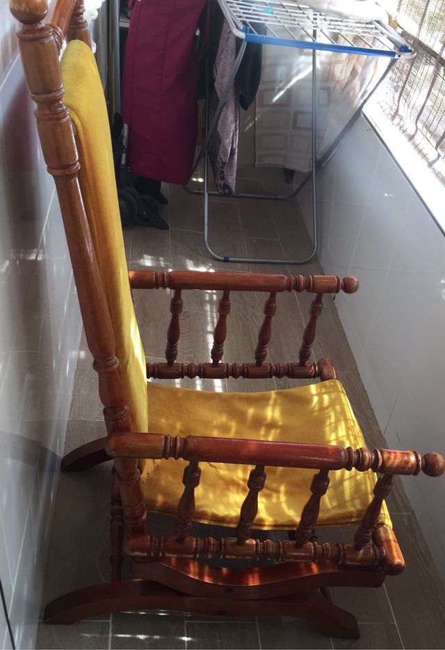 Vendo silla balance madera de Roble antigua 100año