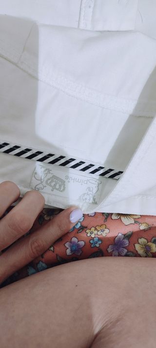 camisa tirantes y minifalda