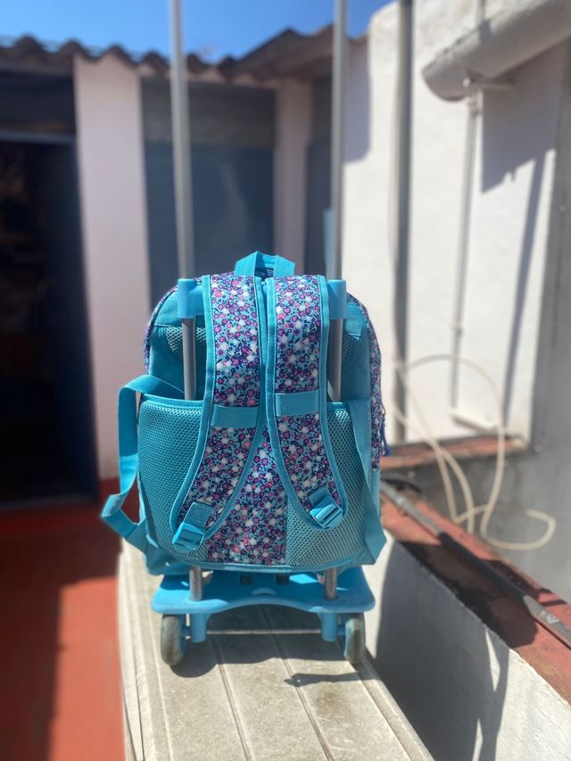 Mochila movom nueva poco uso ideal para niña