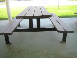 Mesa banco exterior. 2 soportes metalicos.