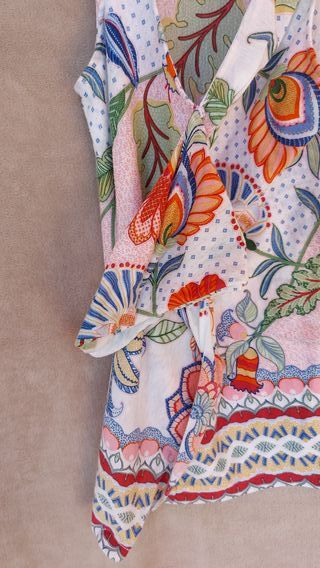 Top/camiseta estampado amplio sin mangas. Mango