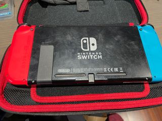 Nintendo Switch, mando inalambrico y varios juegos