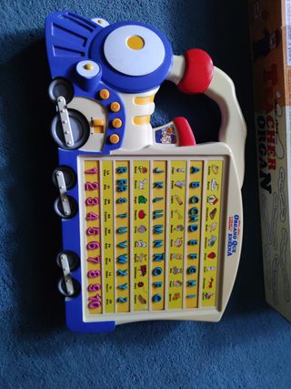 órgano (juguete) que enseña.