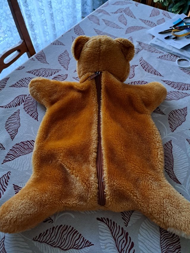 portapigiama beige a forma di orsetto