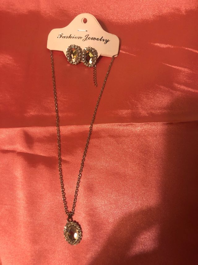 Colgante y pendientes