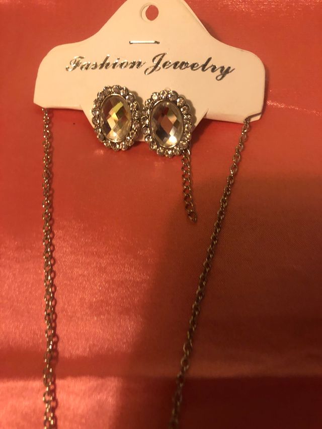 Colgante y pendientes