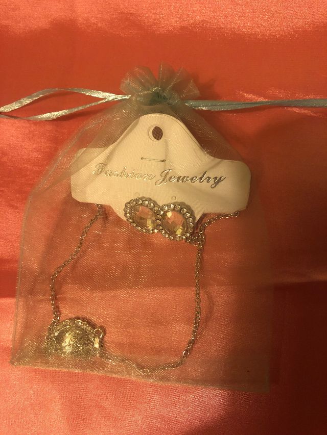 Colgante y pendientes