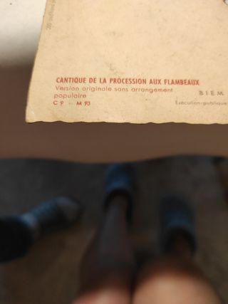 Disco de 45 rpm grabado en una postal de Lourdes