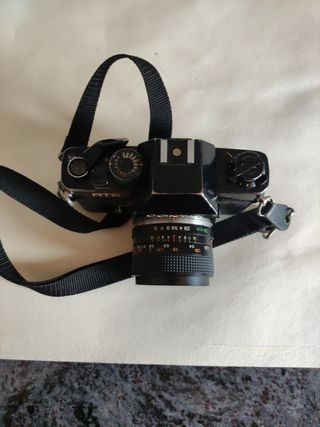 Cámara Contax RTS con objetivo Yashica 28 2'8