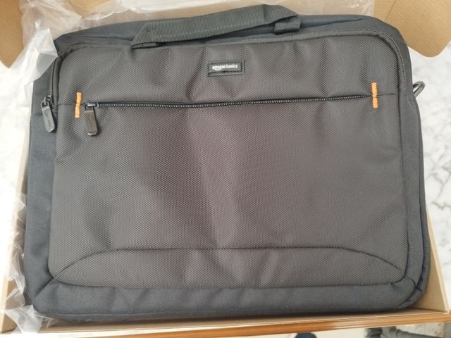 Amazon Basics - Maletín compacto para portátil