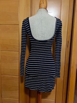 Vestido espalda descubierta.