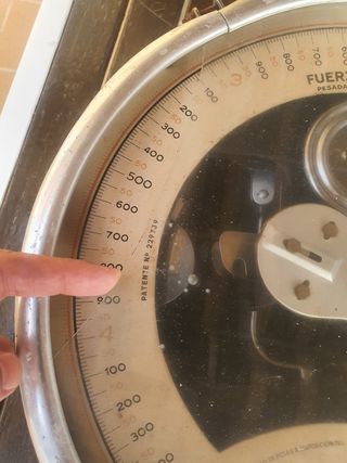 antigua bascula para mercado restaurar