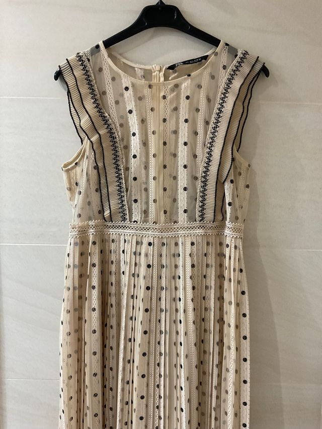 Vestido de Zara con lunares