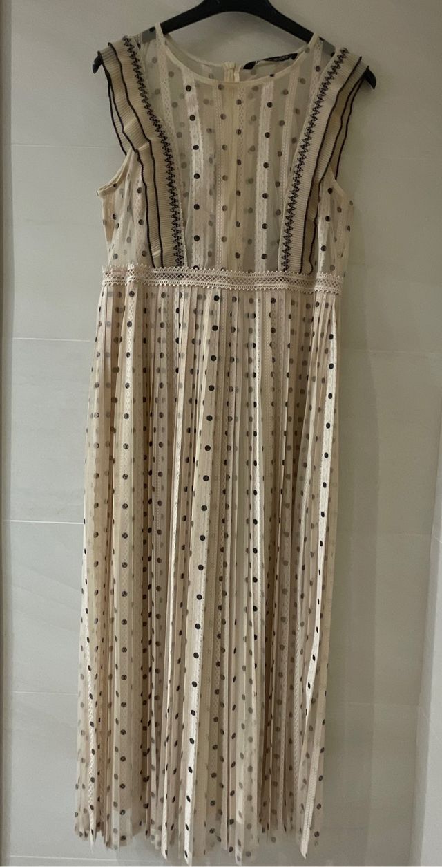 Vestido de Zara con lunares