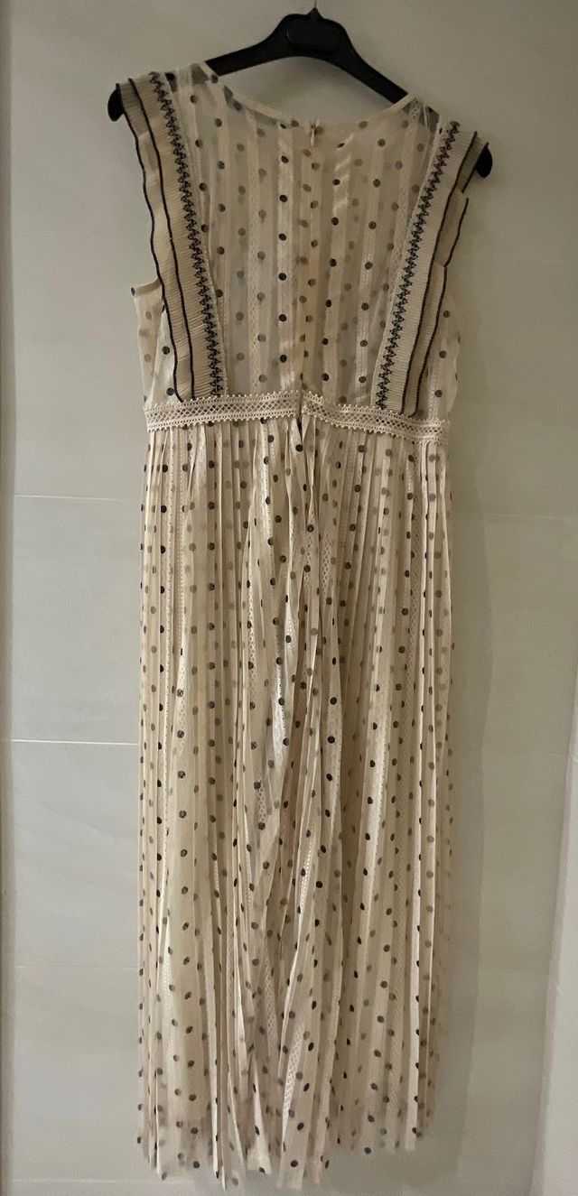 Vestido de Zara con lunares