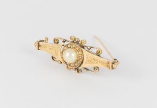 Broche antiguo en oro amarillo 18k y perlas