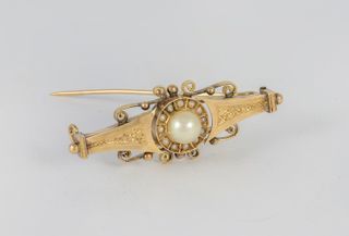 Broche antiguo en oro amarillo 18k y perlas