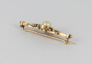 Broche antiguo en oro amarillo 18k y perlas