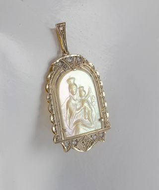 Colgante antiguo en oro amarillo 18k y nácar