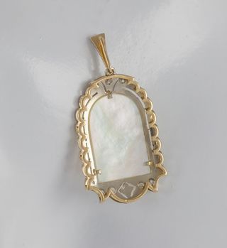 Colgante antiguo en oro amarillo 18k y nácar