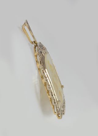 Colgante antiguo en oro amarillo 18k y nácar