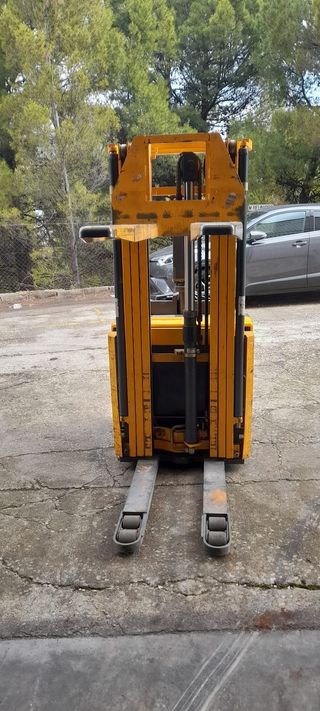 Apilador Jungheinrich 4200mm 1400kg