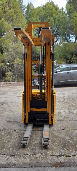 Apilador Jungheinrich 4200mm 1400kg