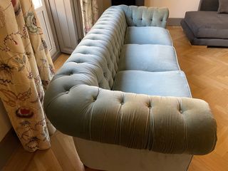 Sofá Chester de terciopelo.