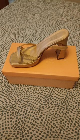 sandalias de tacón 
