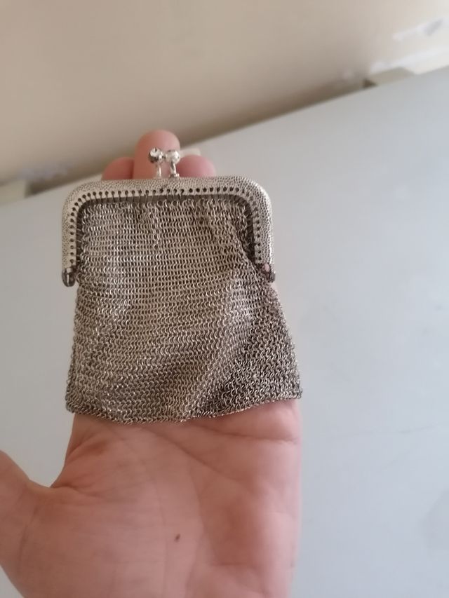 antico portamonete in metallo