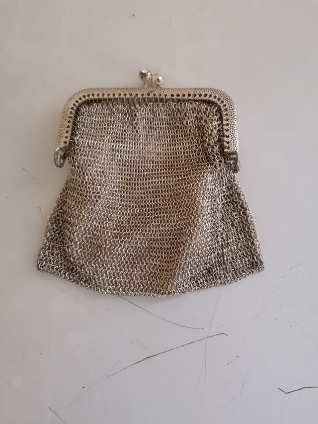 antico portamonete in metallo