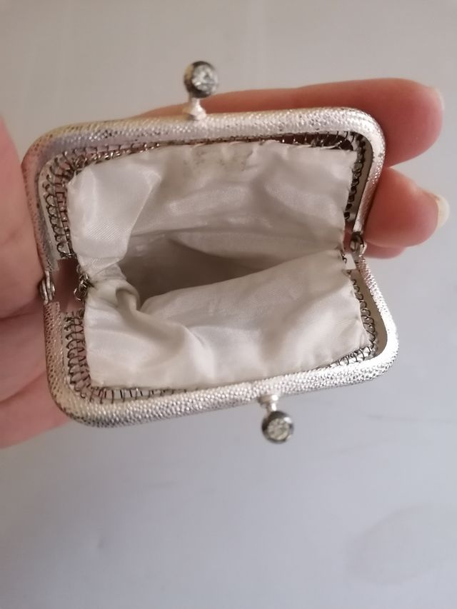 antico portamonete in metallo